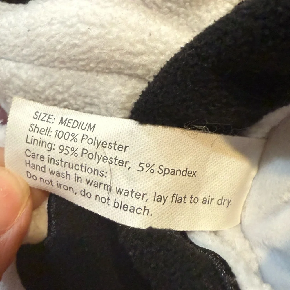 Chick-fil-A “Stories of Evergreen Hills” Cow Mittens- Kids Size Medium 🐄 RARE‎